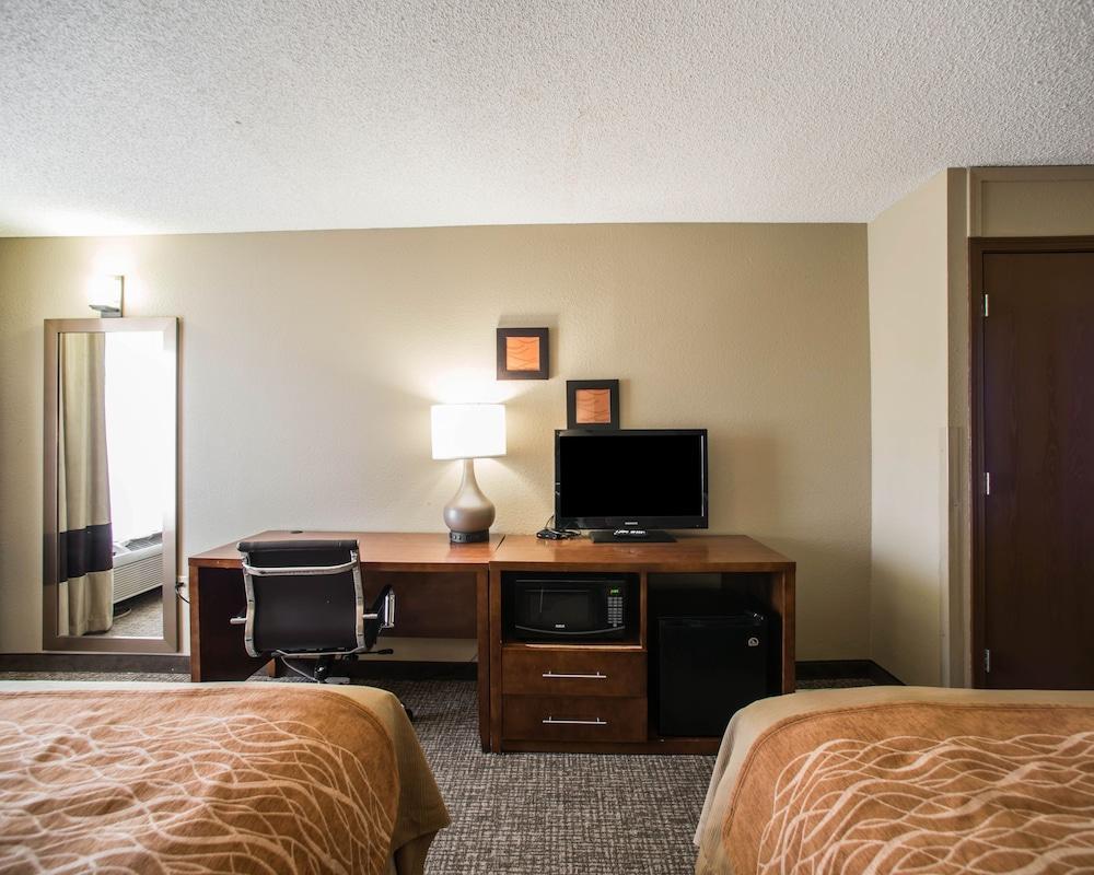 Comfort Inn & Suites St Louis-Hazelwood Exterior photo