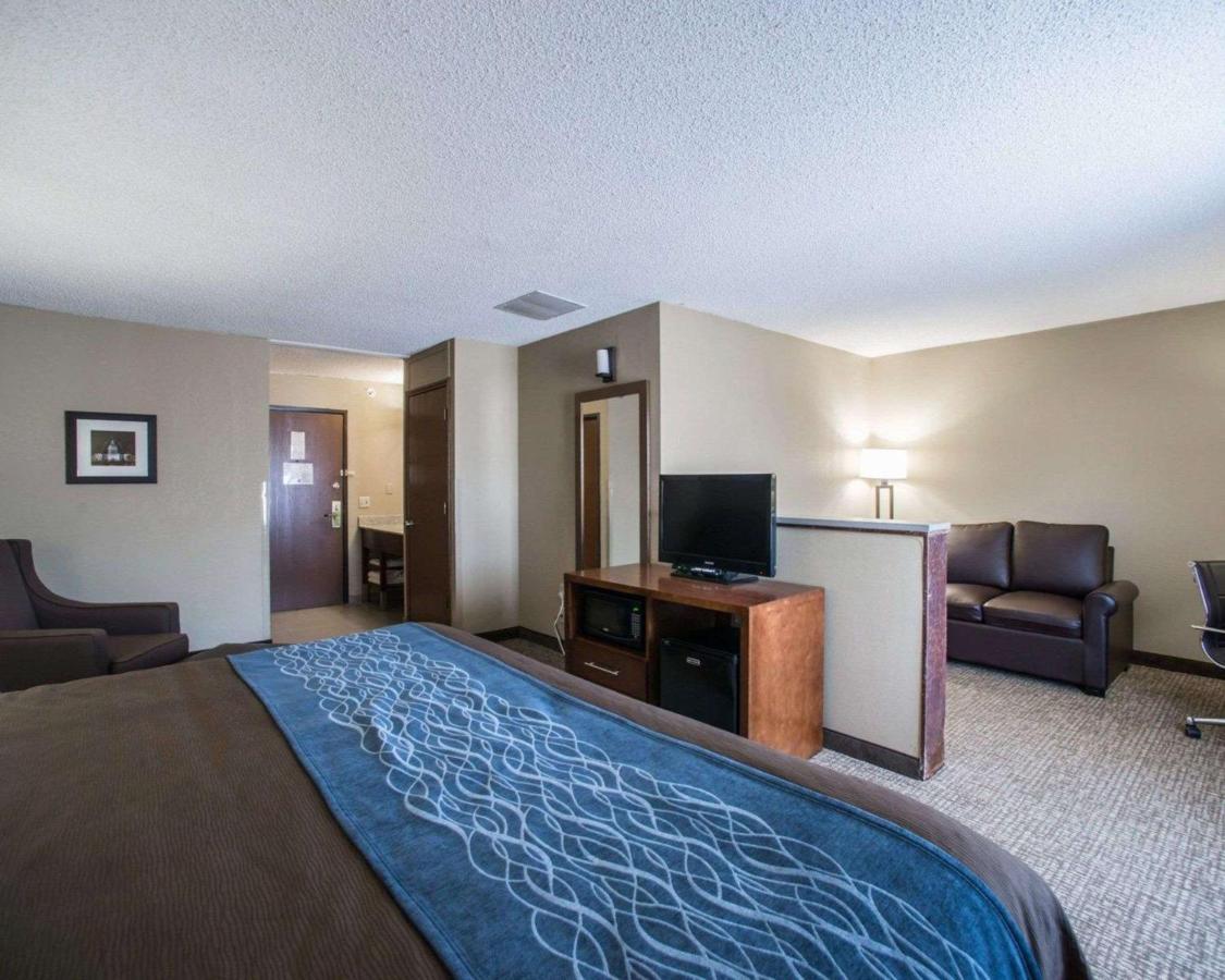Comfort Inn & Suites St Louis-Hazelwood Exterior photo